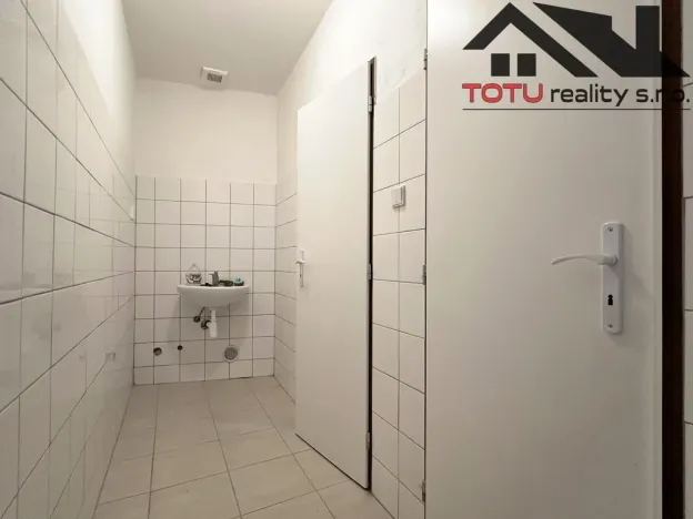 Pronájem obchodního prostoru, Jaroměř, Husova, 200 m2