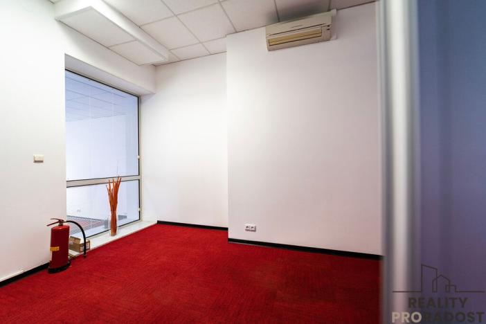 Pronájem obchodního prostoru, Ostrava - Moravská Ostrava, Nádražní, 95 m2