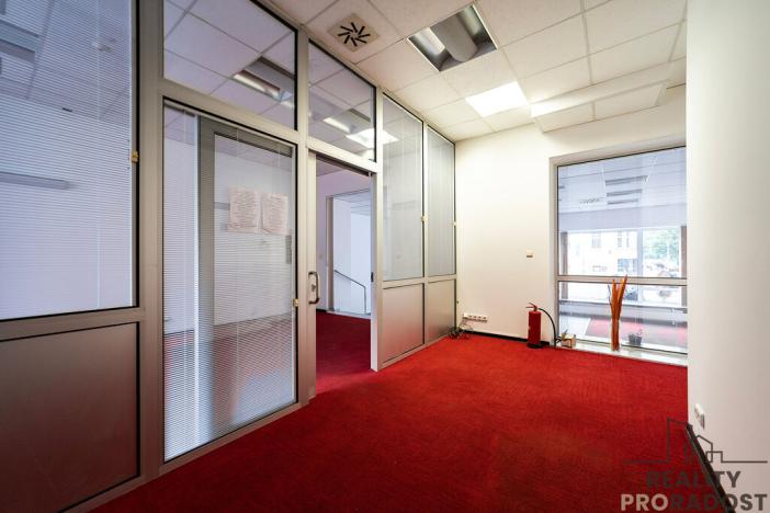 Pronájem obchodního prostoru, Ostrava - Moravská Ostrava, Nádražní, 95 m2