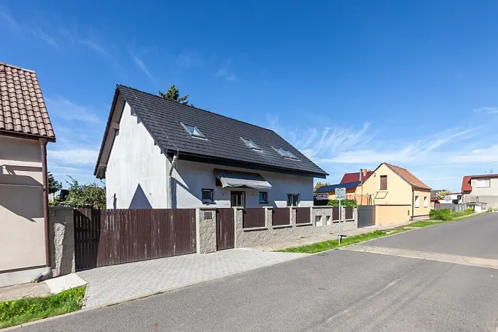 Prodej rodinného domu, Veleň, Na růžku, 130 m2