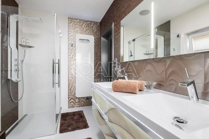 Prodej obchodního prostoru, Zeleneč, Jitrocelová, 150 m2