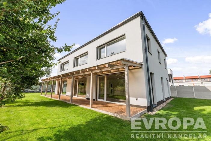 Prodej rodinného domu, Líbeznice, 320 m2