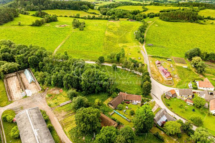 Prodej komerčního pozemku, Čestice, 4931 m2