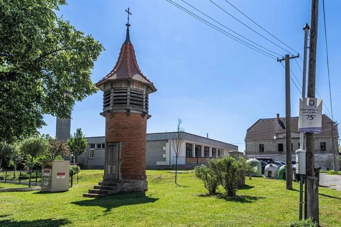 Prodej komerční nemovitosti, Přítluky, 2507 m2