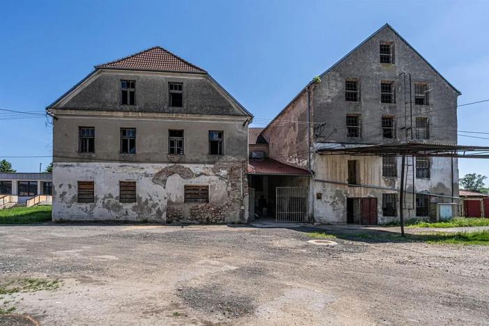 Prodej komerční nemovitosti, Přítluky, 2507 m2
