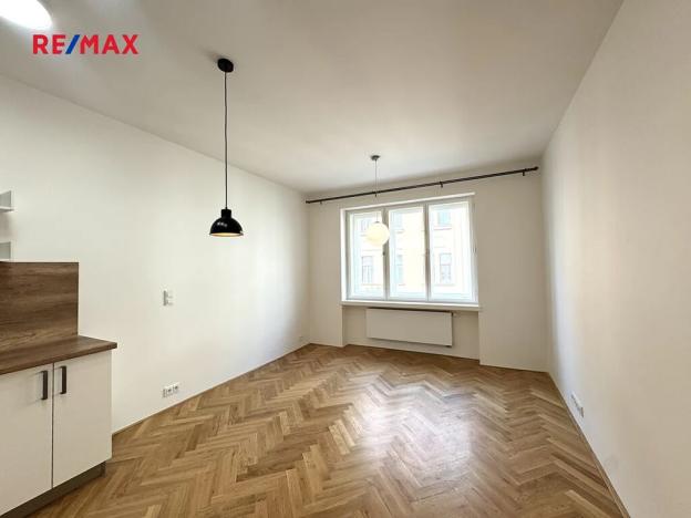 Pronájem bytu 2+kk, Praha - Vinohrady, Záhřebská, 49 m2