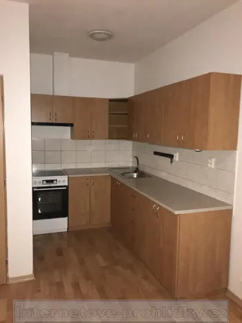 Pronájem bytu 1+kk, Praha - Vysočany, Klečákova, 26 m2