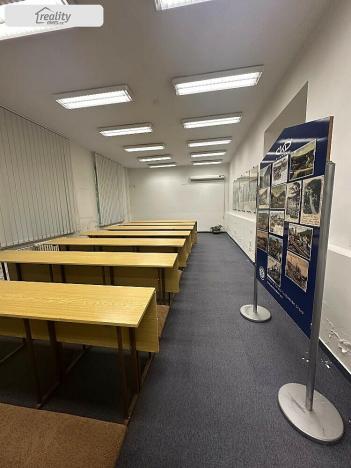 Pronájem kanceláře, Blansko, Gellhornova, 541 m2