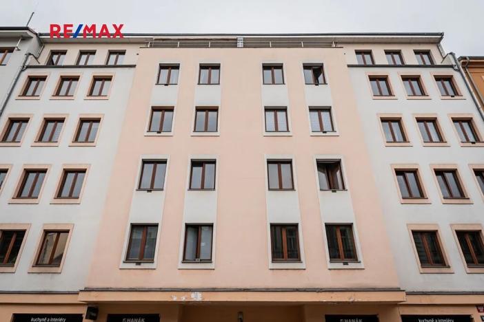 Pronájem garážového stání, Praha - Žižkov, Husitská, 13 m2