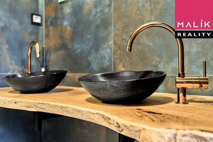 Prodej atypického bytu, Ostrov, Hlavní třída, 141 m2