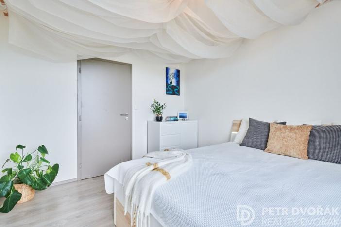 Prodej bytu 4+kk, Praha - Řepy, Kutrovická, 119 m2