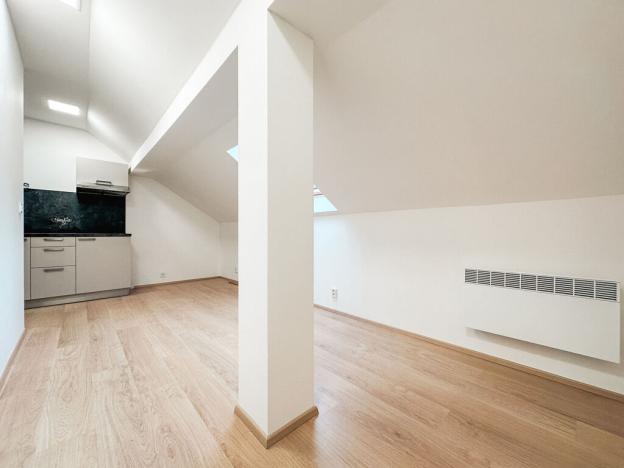 Pronájem obchodního prostoru, Praha - Žižkov, Jeronýmova, 18 m2