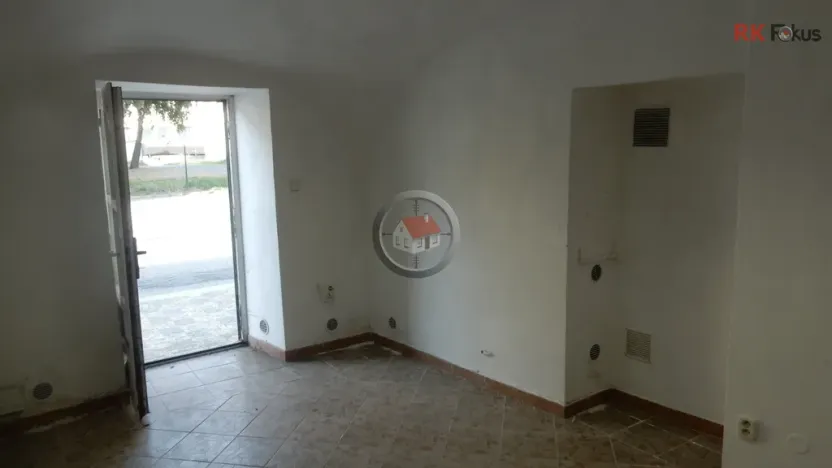 Pronájem obchodního prostoru, Moravské Budějovice, nám. ČSA, 15 m2