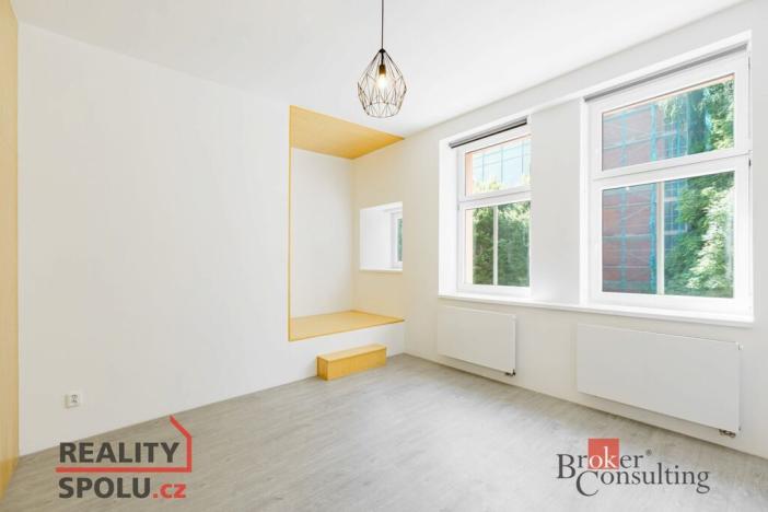 Pronájem bytu 2+1, Liberec - Liberec I-Staré Město, Sokolská, 74 m2