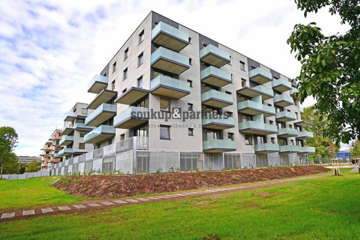 Pronájem garážového stání, Praha, Čakovická, 12 m2