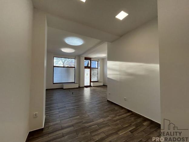 Pronájem obchodního prostoru, Ostrava, Macharova, 75 m2