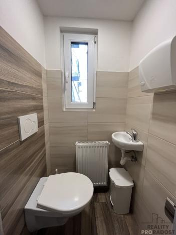 Pronájem obchodního prostoru, Ostrava, Macharova, 75 m2