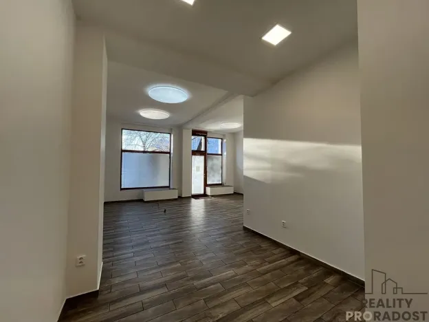 Pronájem obchodního prostoru, Ostrava, Macharova, 75 m2