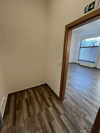 Pronájem obchodního prostoru, Ostrava, Macharova, 75 m2