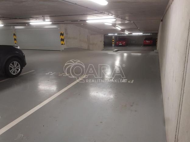 Prodej garážového stání, Praha - Libeň, U Slovanky, 13 m2