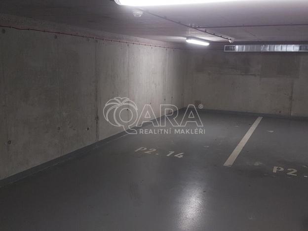 Prodej garážového stání, Praha - Libeň, U Slovanky, 13 m2