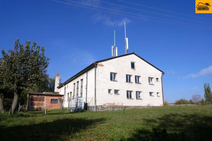 Prodej výrobních prostor, Moravec, 3983 m2