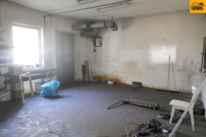 Prodej výrobních prostor, Moravec, 3983 m2