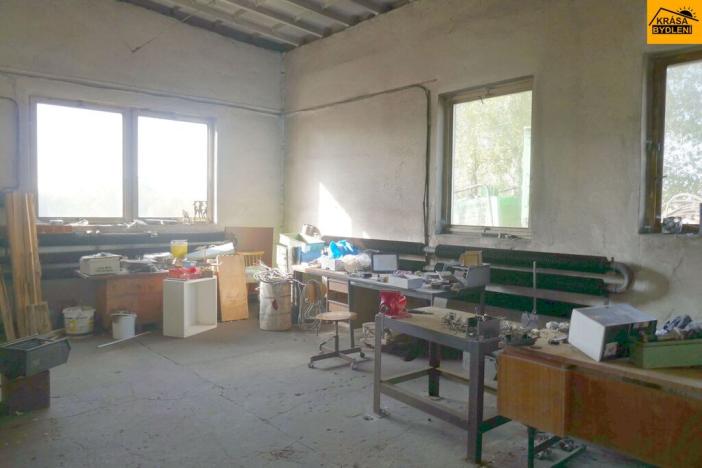 Prodej výrobních prostor, Moravec, 3983 m2