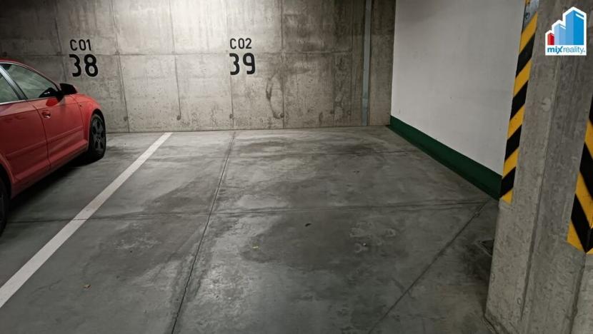Pronájem garážového stání, Plzeň, Na Chmelnicích, 23 m2