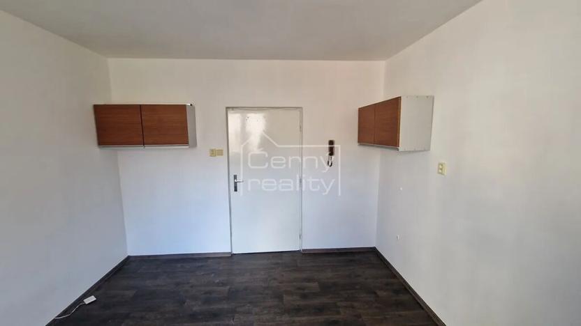 Pronájem kanceláře, Pardubice, Jana Palacha, 14 m2