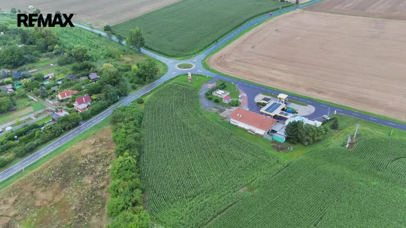 Prodej komerčního pozemku, Kuchařovice, 9212 m2