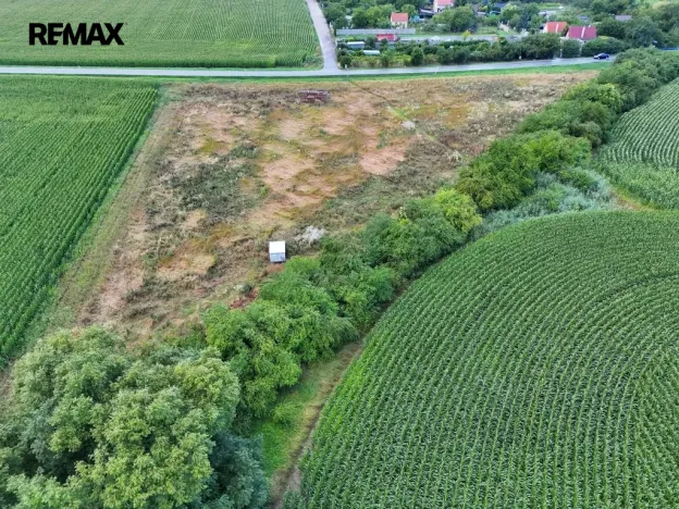 Prodej komerčního pozemku, Kuchařovice, 9212 m2