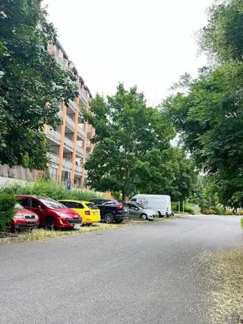 Pronájem garážového stání, Praha - Dejvice, 15 m2