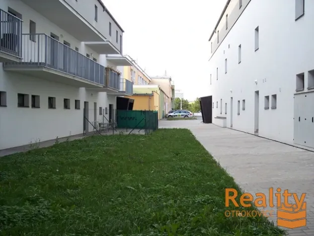 Pronájem bytu 2+kk, Zlín - Malenovice, Zahradní, 43 m2