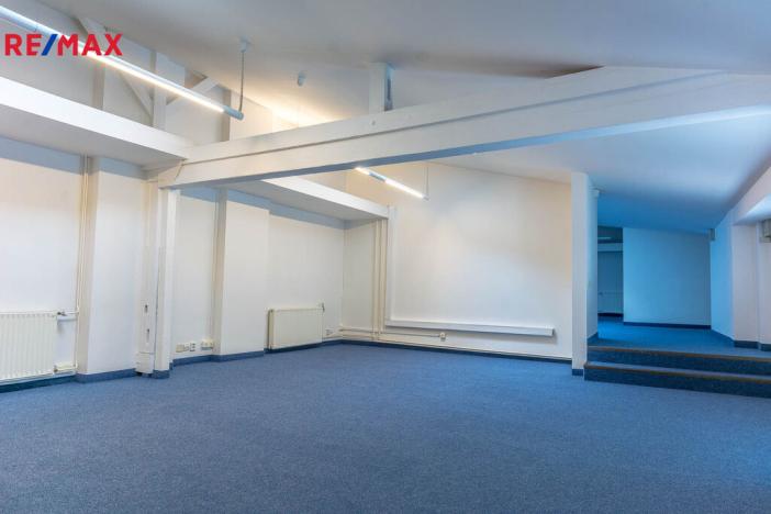 Pronájem kanceláře, Hradec Králové, třída Karla IV., 206 m2