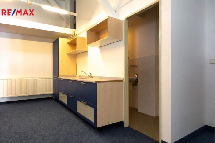 Pronájem kanceláře, Hradec Králové, třída Karla IV., 206 m2