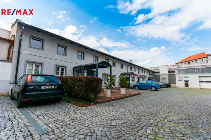 Pronájem kanceláře, Hradec Králové, třída Karla IV., 206 m2