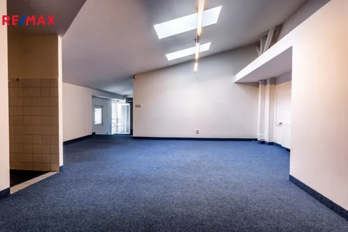 Pronájem kanceláře, Hradec Králové, třída Karla IV., 206 m2