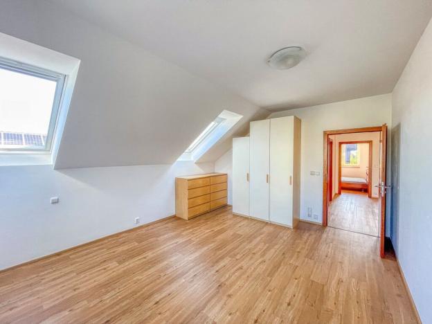 Pronájem rodinného domu, Statenice, 280 m2