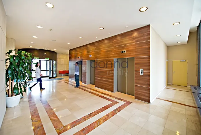 Pronájem kanceláře, Praha, Kodaňská, 570 m2