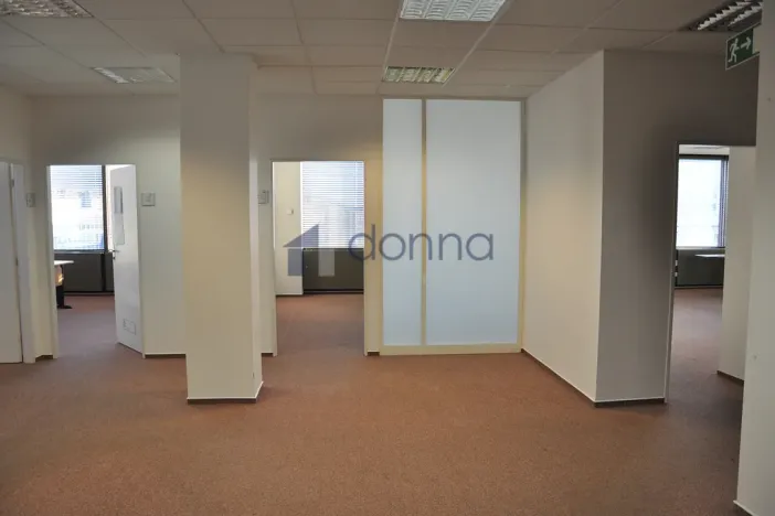 Pronájem kanceláře, Praha, Kodaňská, 570 m2