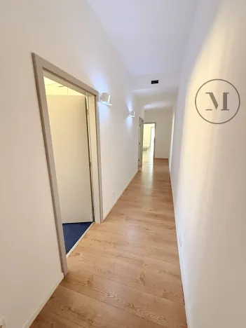 Pronájem kanceláře, České Budějovice, Nádražní, 180 m2