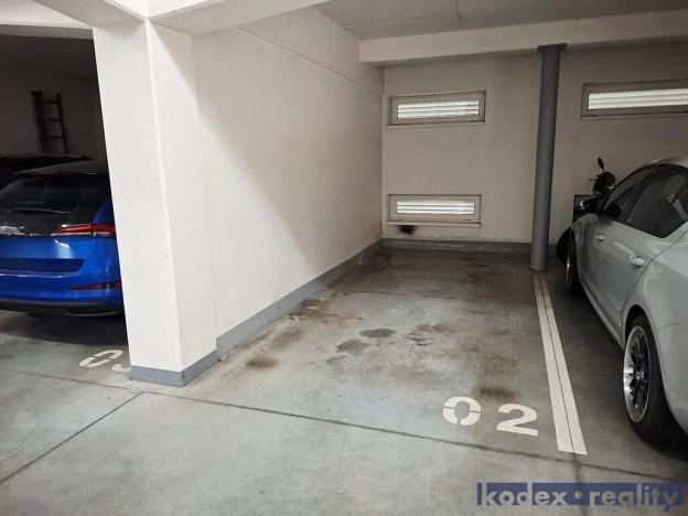 Pronájem garážového stání, Hradec Králové, Rybova, 18 m2