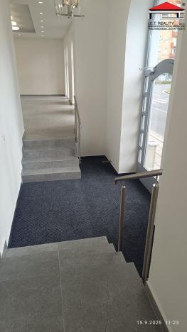 Pronájem obchodního prostoru, Opava, Olomoucká, 102 m2