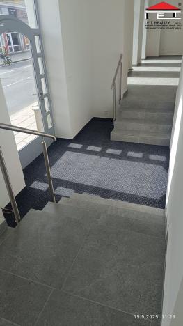 Pronájem obchodního prostoru, Opava, Olomoucká, 102 m2