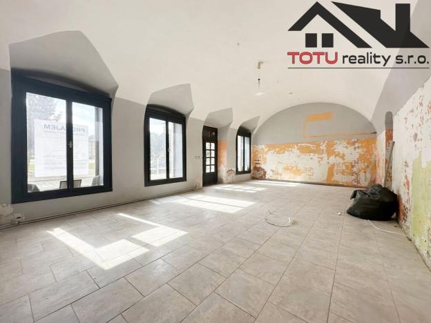 Pronájem obchodního prostoru, Jaroměř, Masarykovo nám., 97 m2