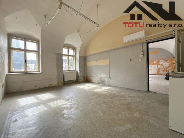 Pronájem obchodního prostoru, Jaroměř, Masarykovo nám., 97 m2