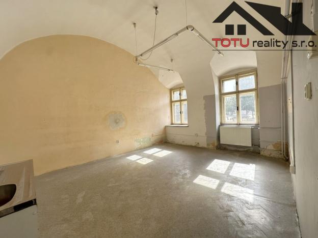 Pronájem obchodního prostoru, Jaroměř, Masarykovo nám., 97 m2