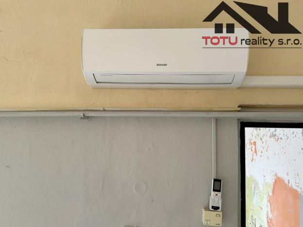 Pronájem obchodního prostoru, Jaroměř, Masarykovo nám., 97 m2