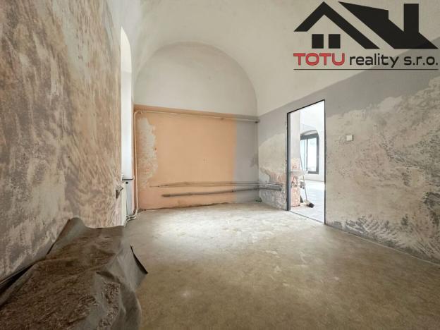 Pronájem obchodního prostoru, Jaroměř, Masarykovo nám., 97 m2